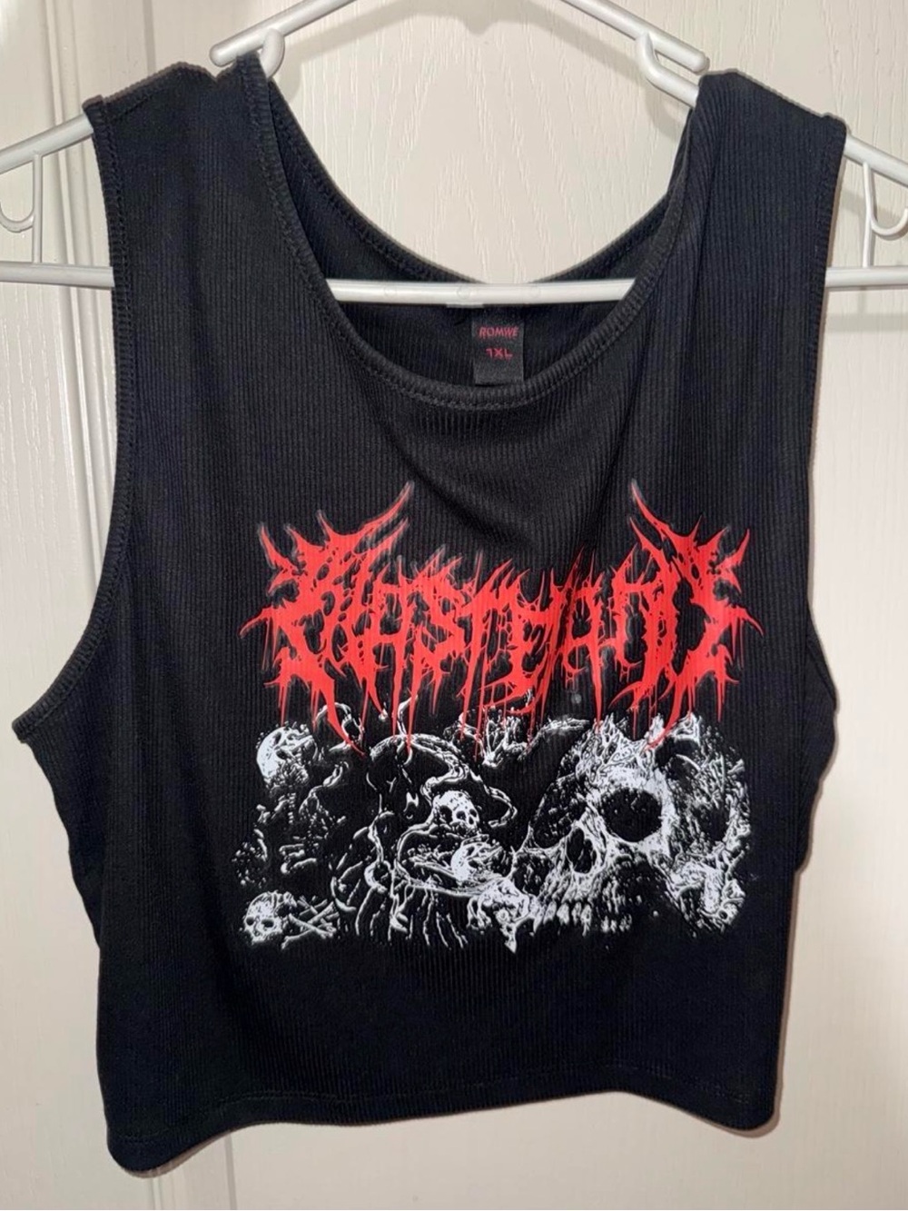 ROMWE Black Cropped Ribbed Tank with Red Logo and White Skull Graphic